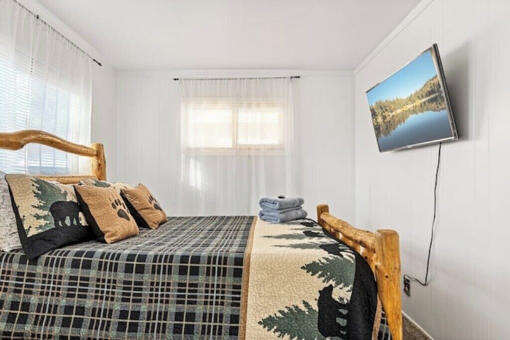 Photo of Bedroom in Big Bear City