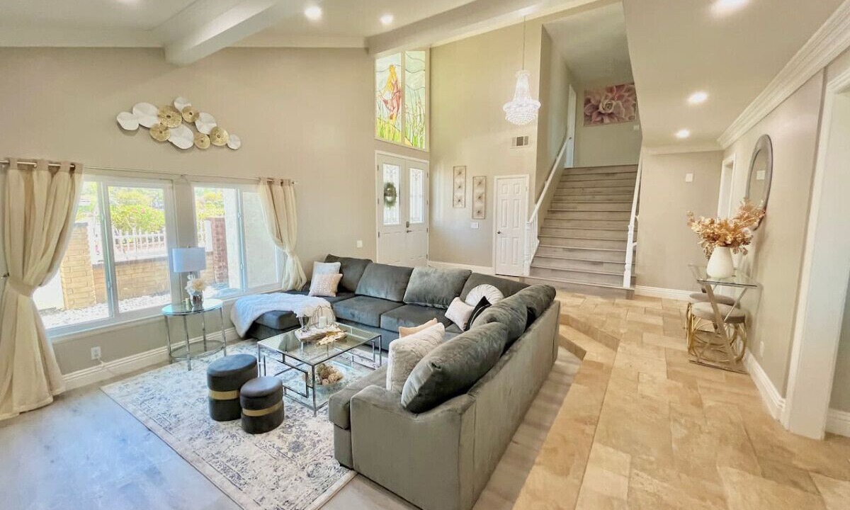 Photo of Livingroom in Anaheim Hills