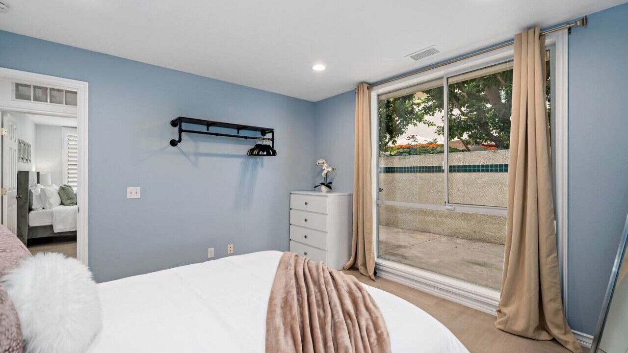 Photo of Bedroom in Huntington Harbour