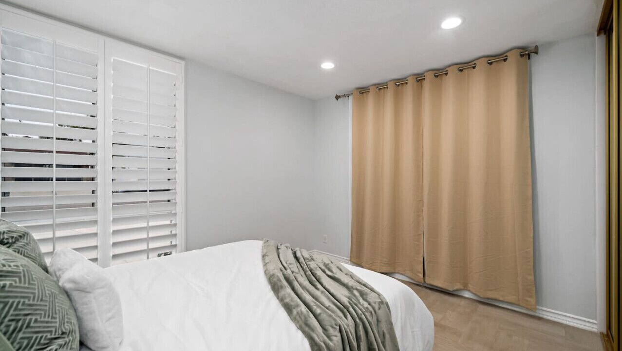 Photo of Bedroom in Huntington Harbour