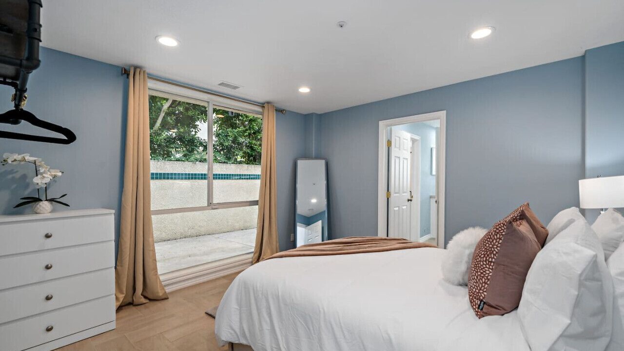 Photo of Bedroom in Huntington Harbour