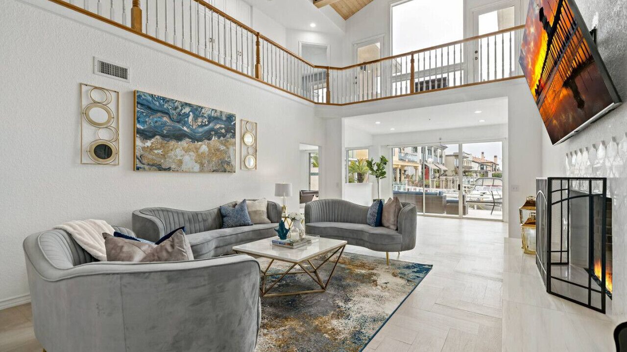 Photo of Livingroom in Huntington Harbour
