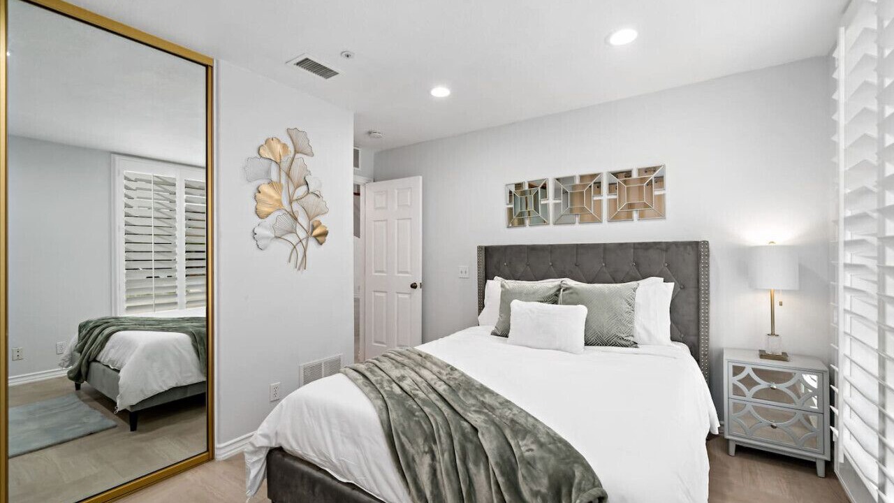 Photo of Bedroom in Huntington Harbour