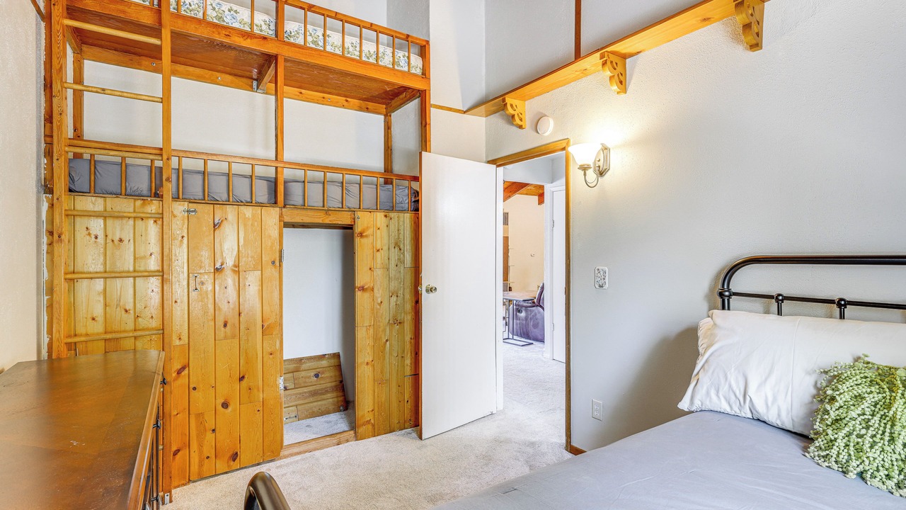 Photo of Bedroom in Arrowbear Lake