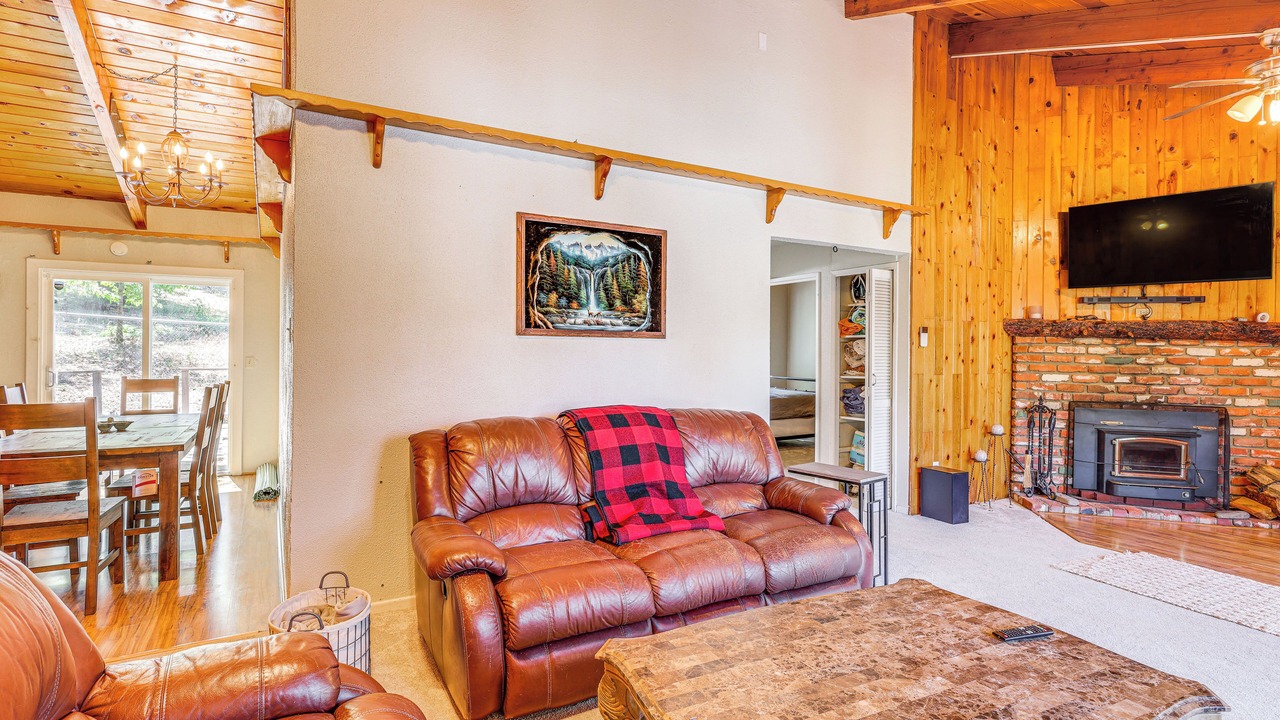 Photo of Livingroom in Arrowbear Lake