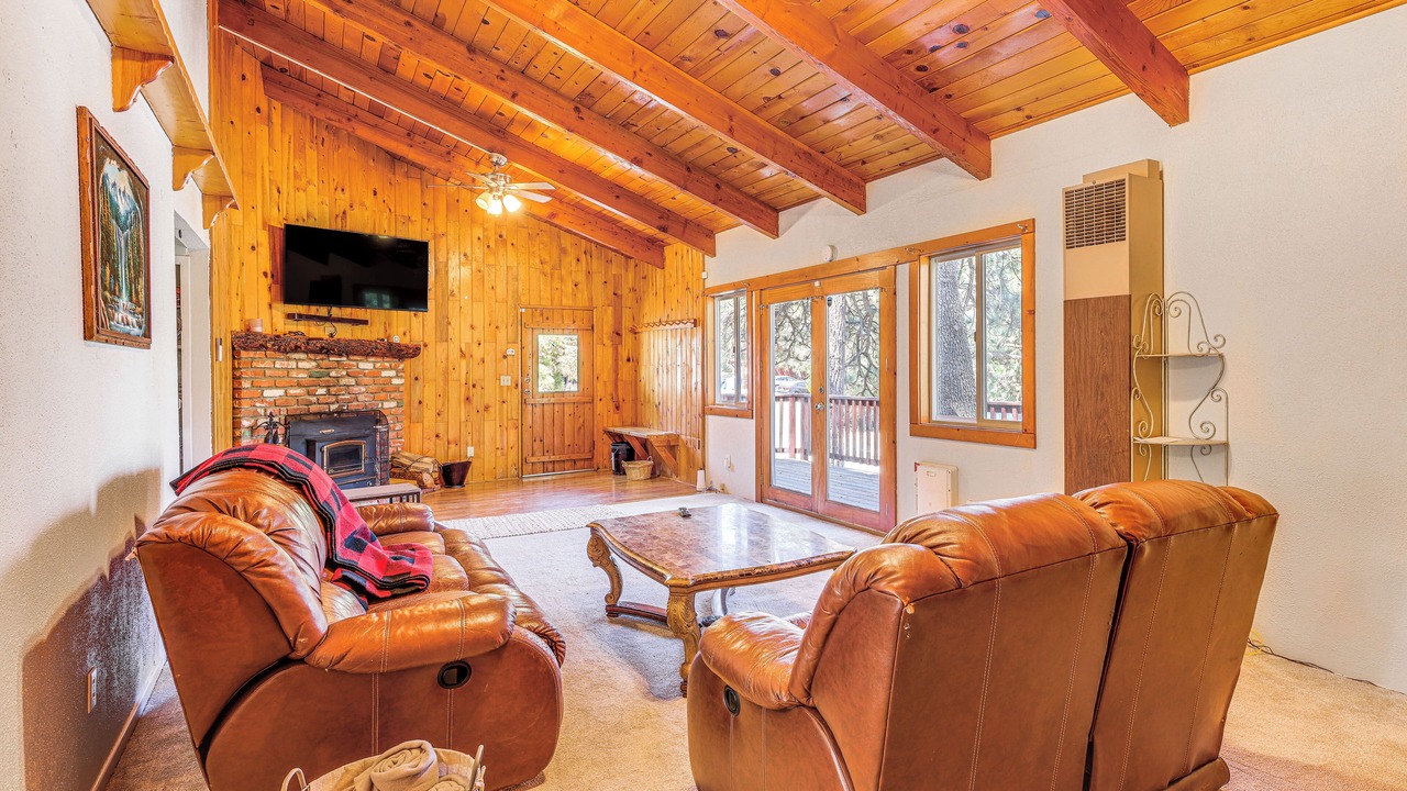 Photo of Livingroom in Arrowbear Lake