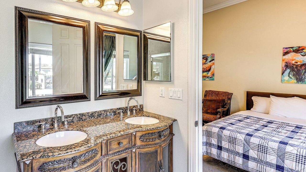 Photo of Bedroom in Alessandro Heights