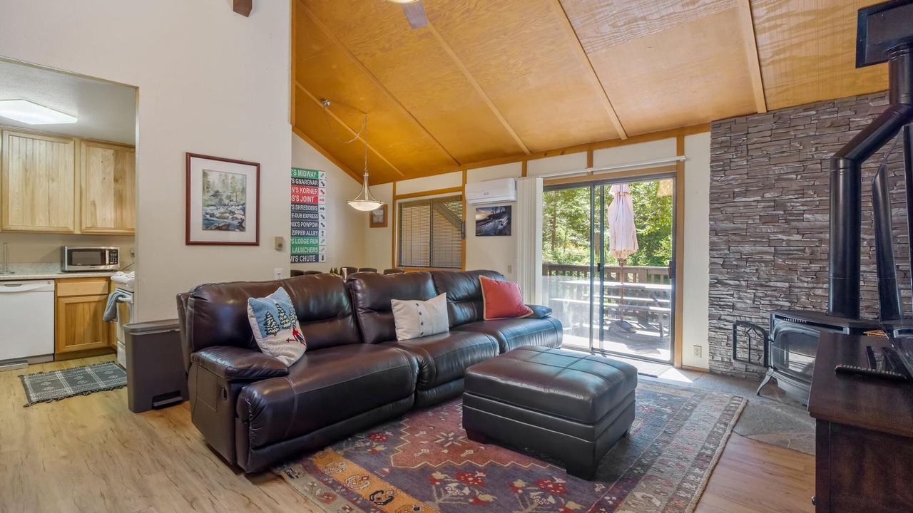 Photo of Livingroom in Shaver Lake