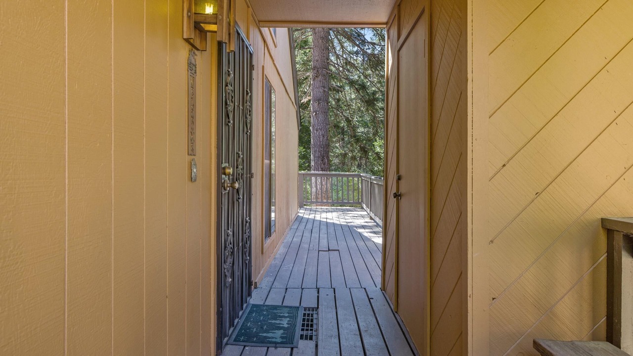 Photo of Patio Balcony in Shaver Lake