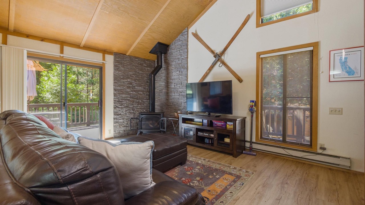 Photo of Livingroom in Shaver Lake