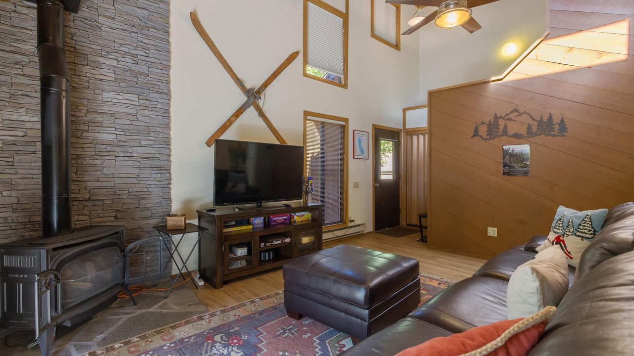 Photo of Livingroom in Shaver Lake