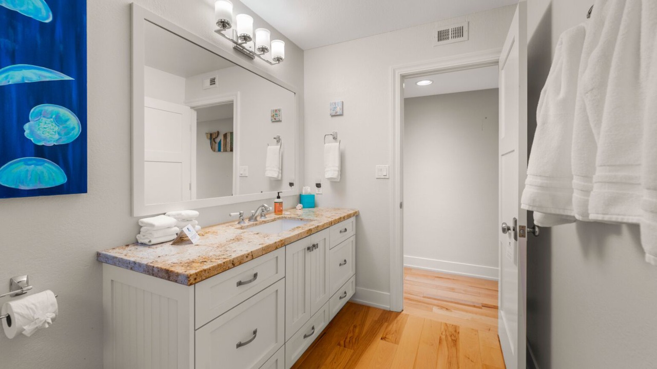 Photo of Bathroom in Oxnard Shores
