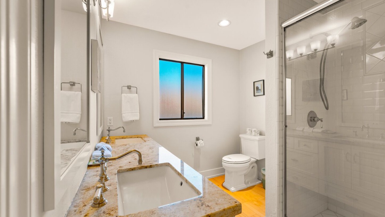Photo of Bathroom in Oxnard Shores