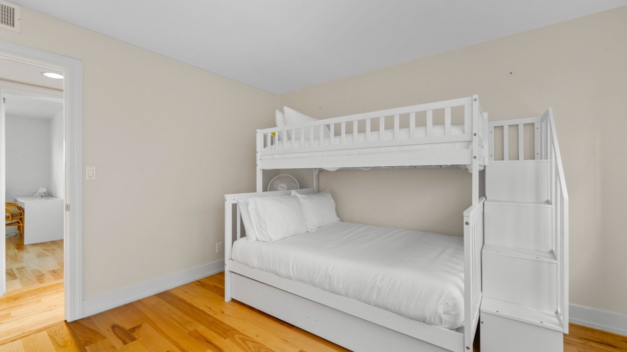 Photo of Bedroom in Oxnard Shores
