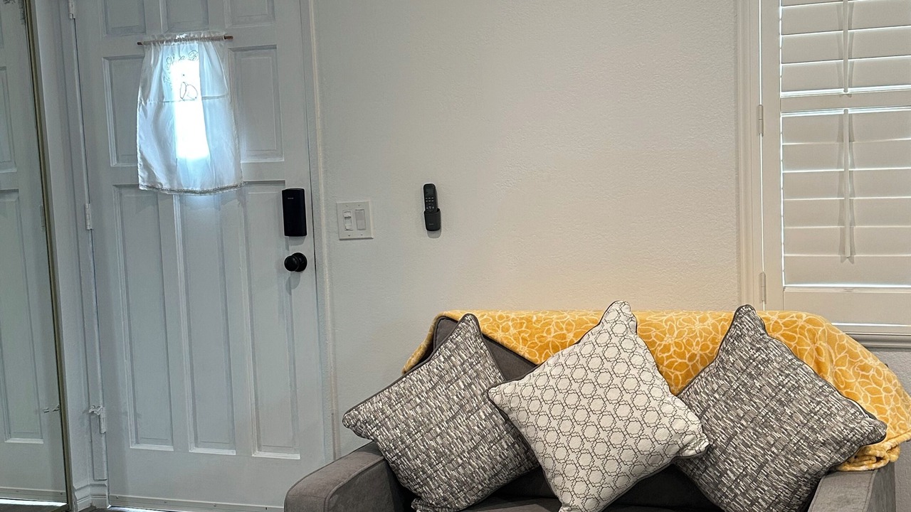 Photo of Livingroom in Southeast Anaheim