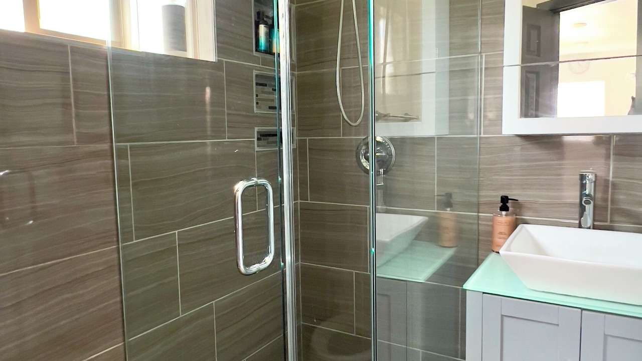 Photo of Bathroom in Mid-Wilshire