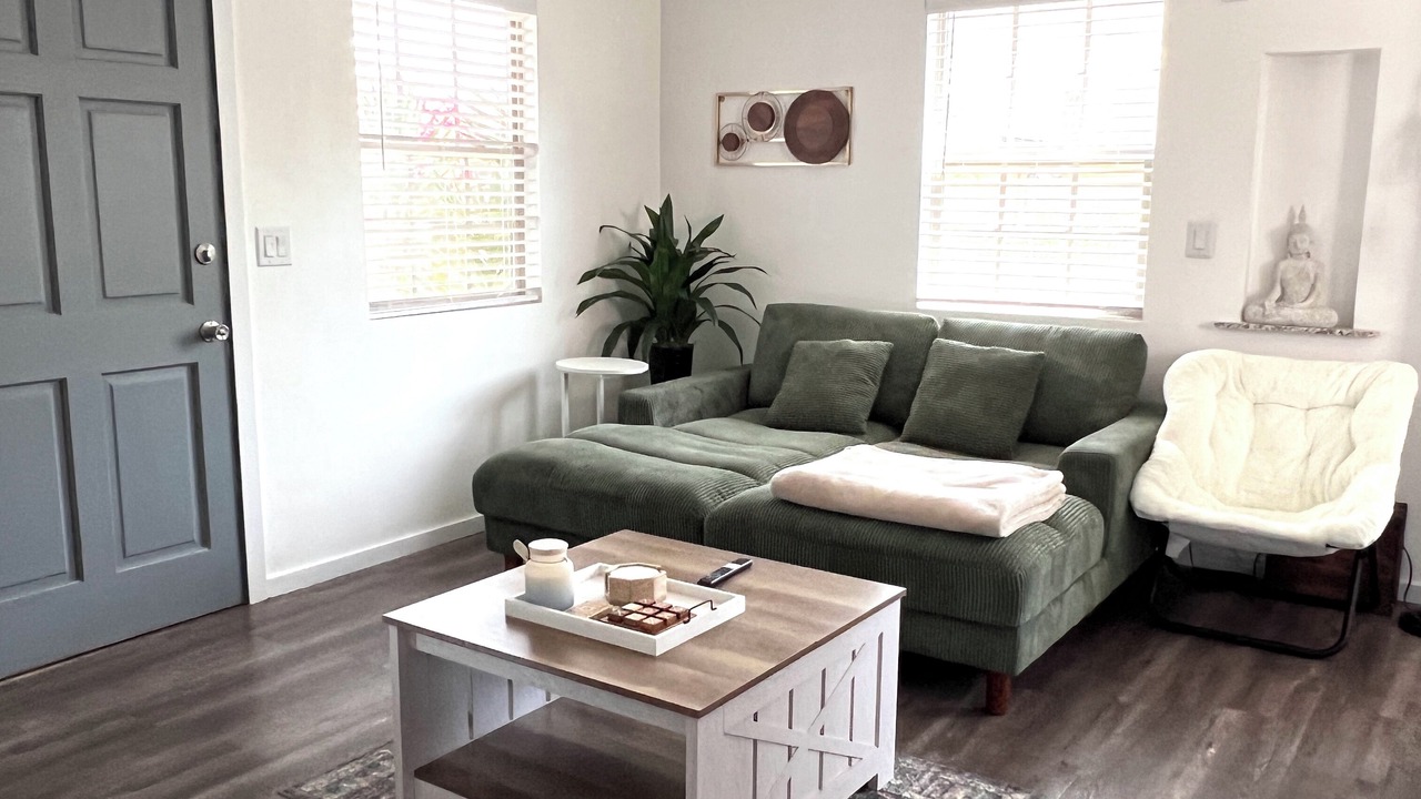 Photo of Livingroom in Mid-Wilshire