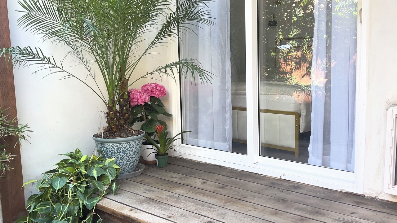 Photo of Outdoor in Mid-Wilshire