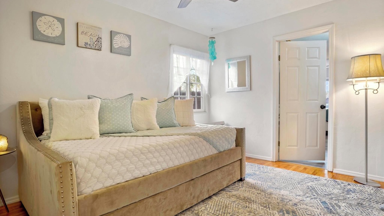 Photo of Bedroom in Lakeside