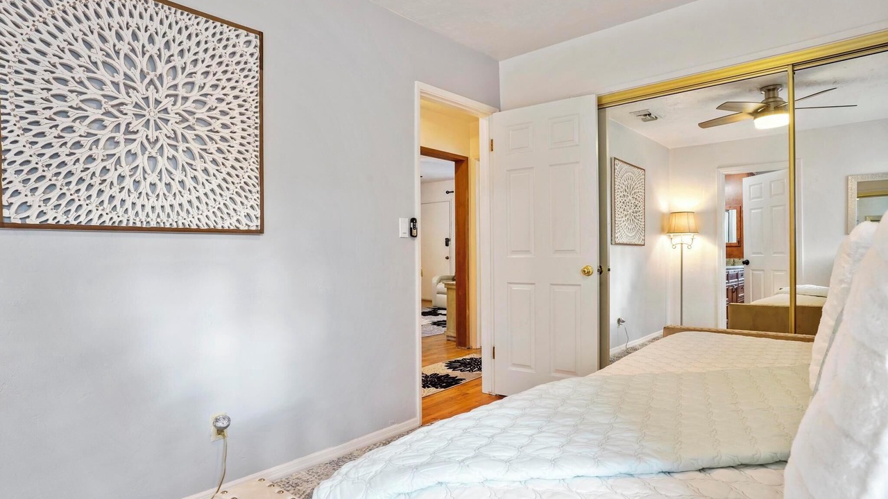 Photo of Bedroom in Lakeside