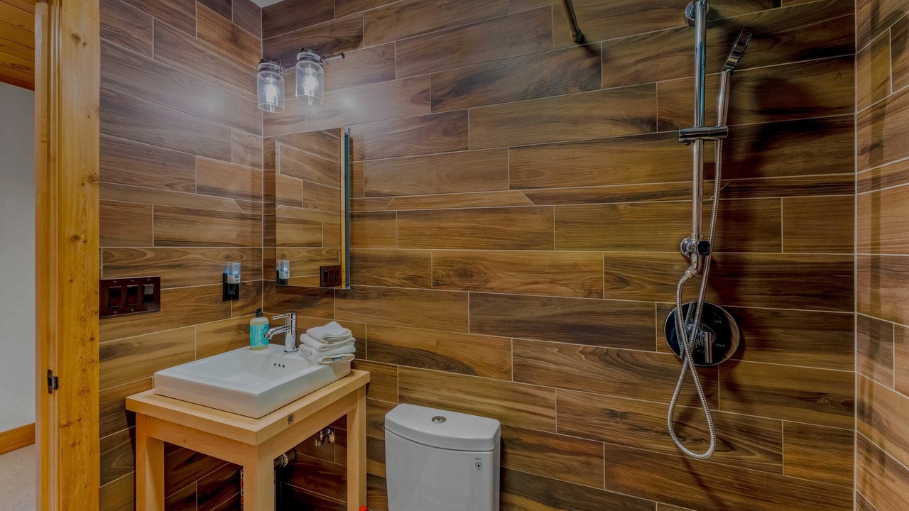 Photo of Bathroom in Serene Lakes