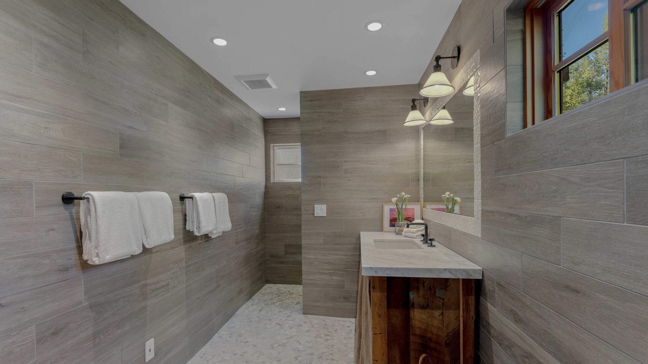 Photo of Bathroom in Serene Lakes