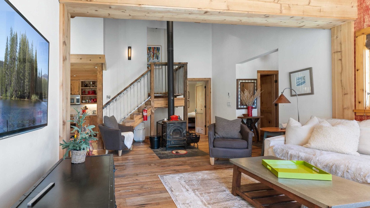 Photo of Livingroom in Serene Lakes