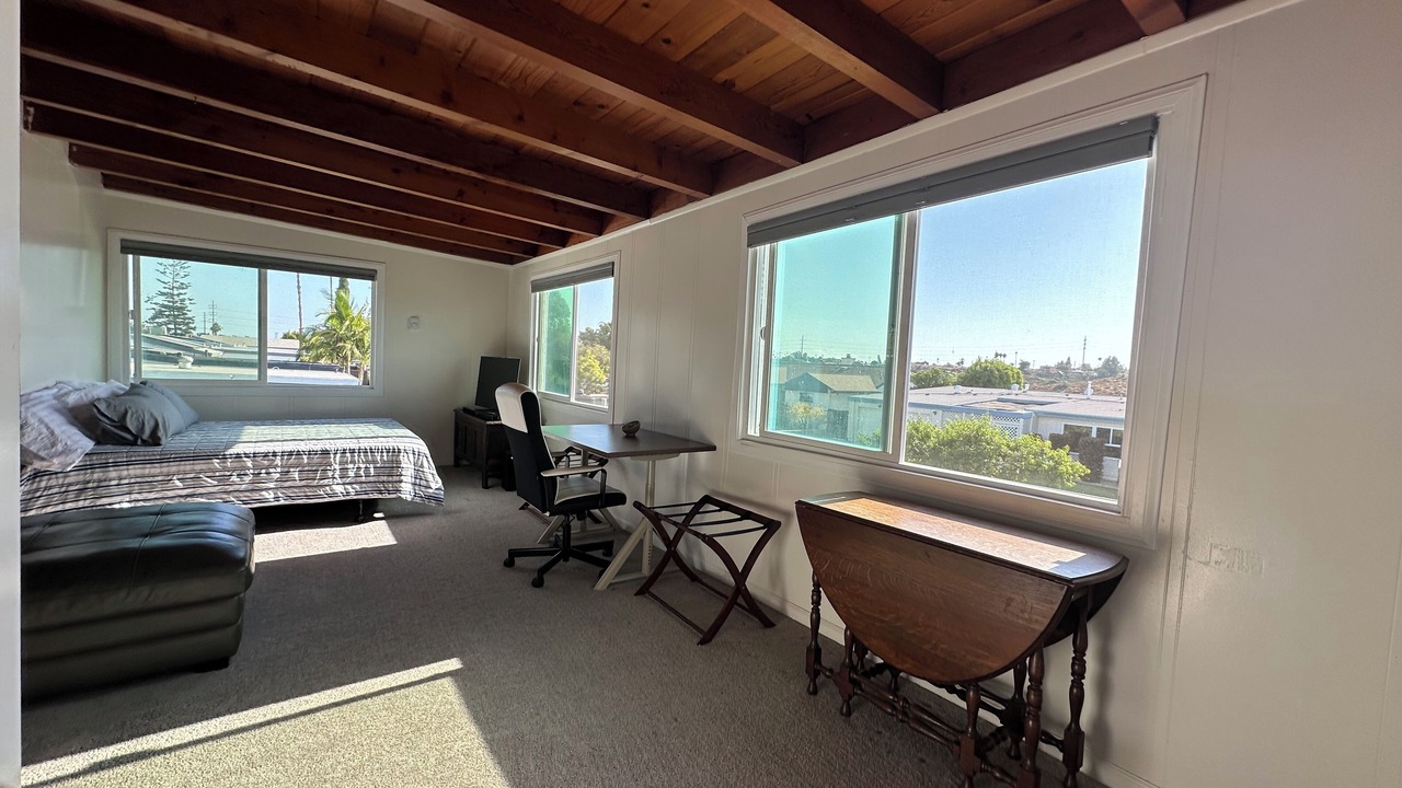 Photo of Livingroom in Serra Mesa