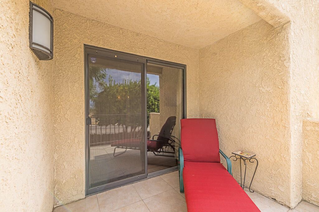 Photo of Patio Balcony in Racquet Club Estates