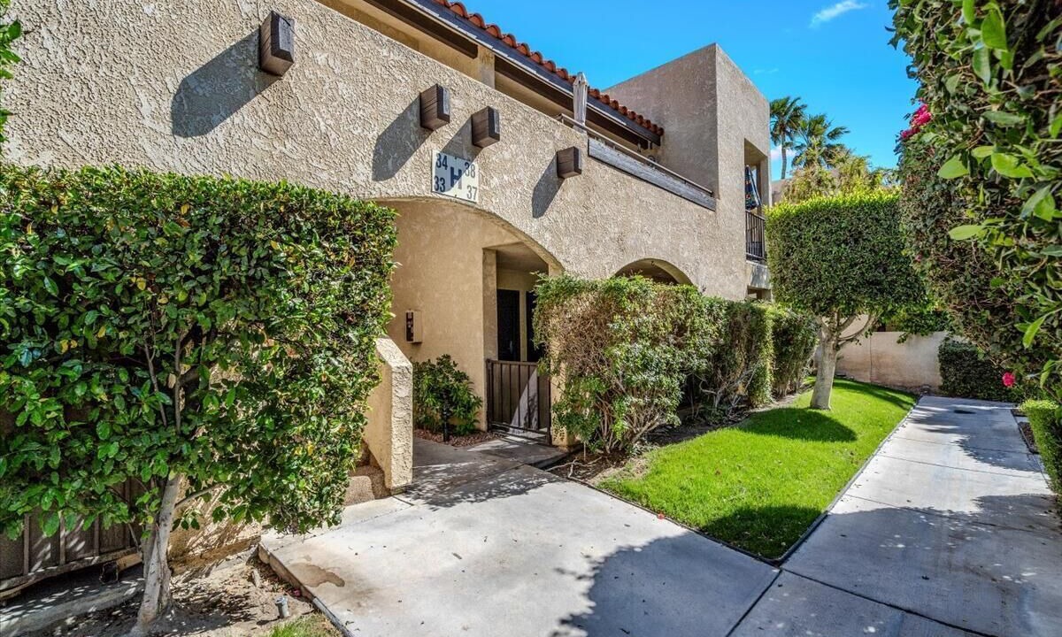 Photo of Outdoor in Racquet Club Estates