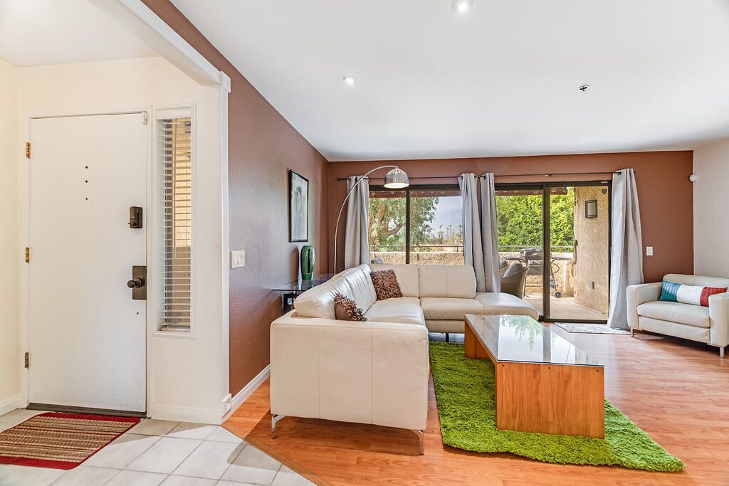 Photo of Livingroom in Racquet Club Estates
