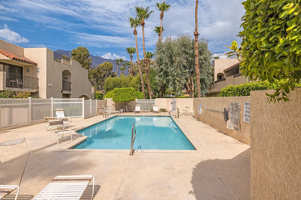 Photo of Outdoor in Racquet Club Estates