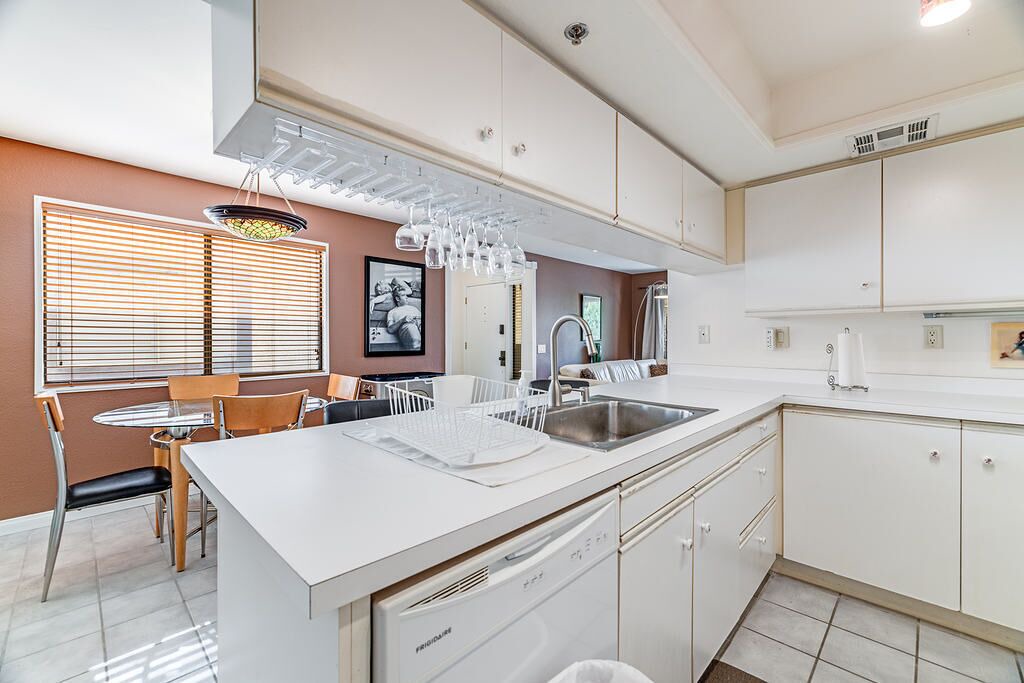 Photo of Kitchen in Racquet Club Estates