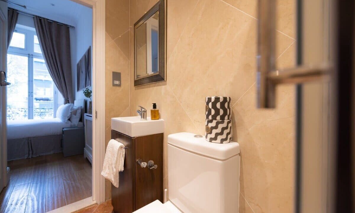 Photo of Bathroom in Courtfield