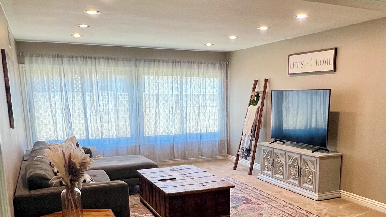 Photo of Livingroom in Simi Valley