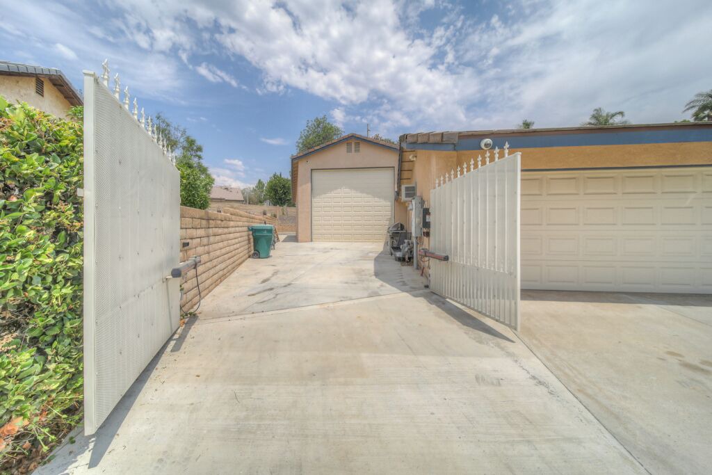 Photo of Outdoor in Estates at Canyon Crest