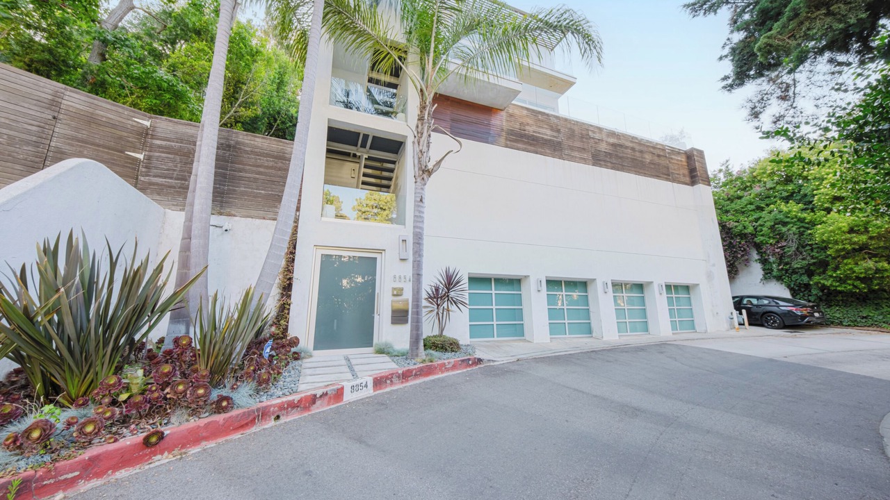 Photo of Outdoor in Hollywood Hills West