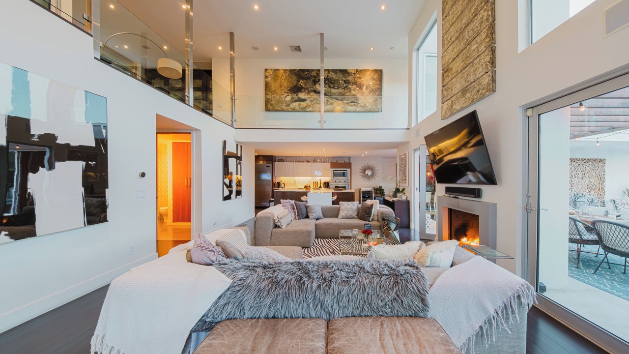 Photo of Livingroom in Hollywood Hills West