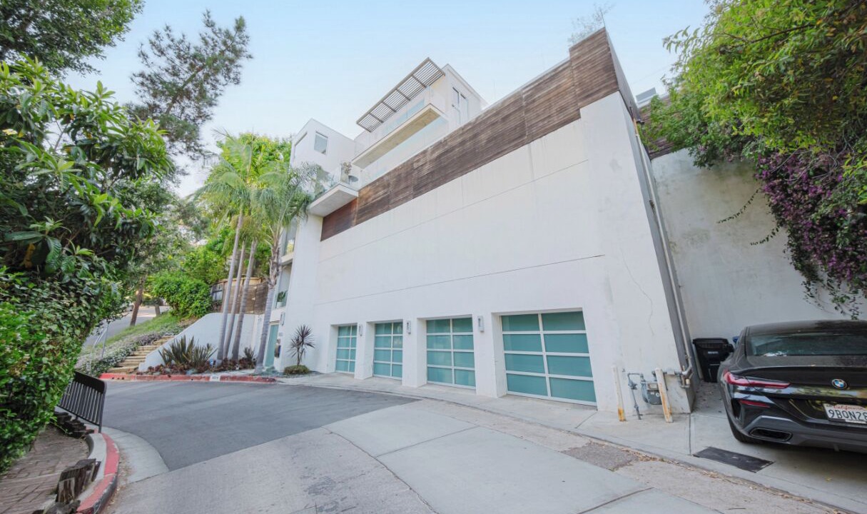 Photo of Outdoor in Hollywood Hills West