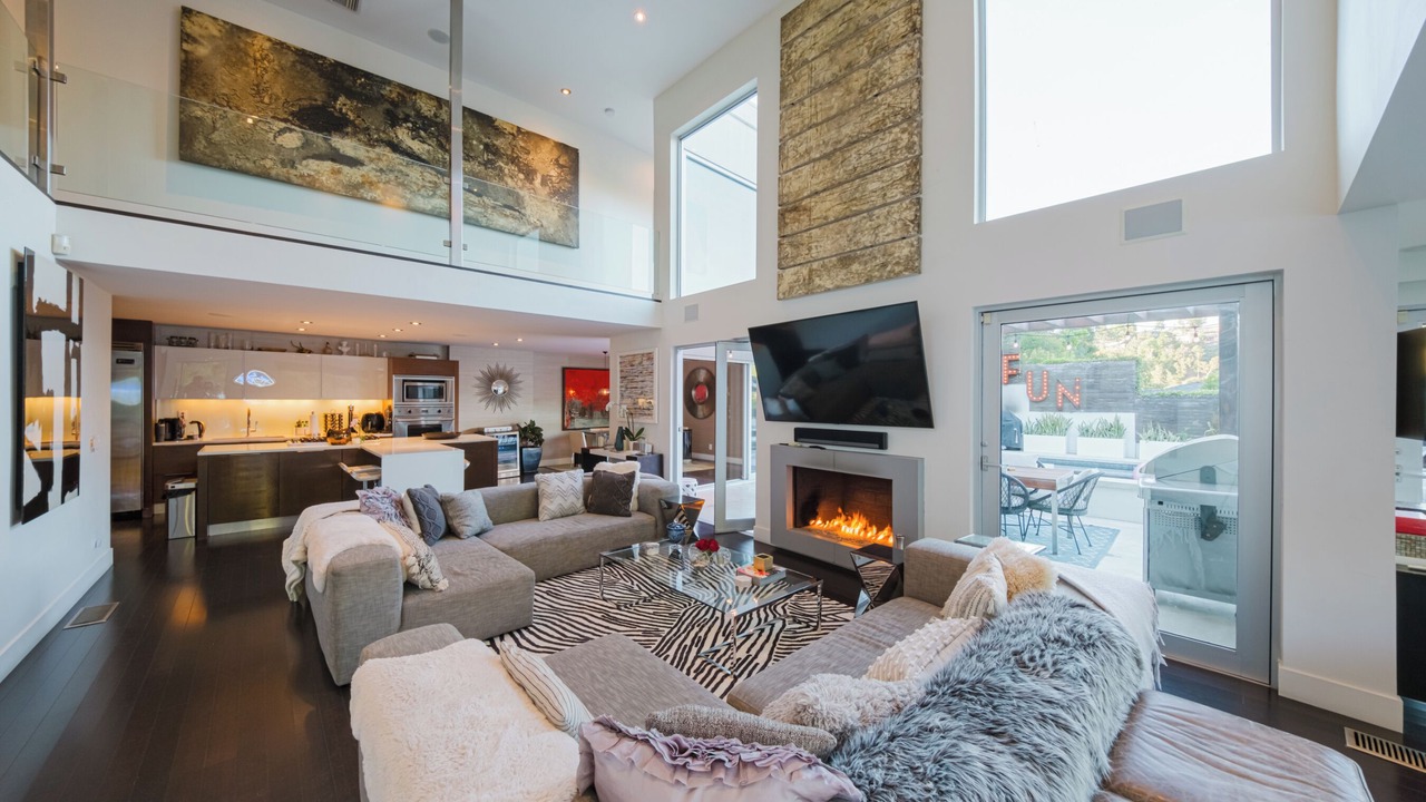 Photo of Livingroom in Hollywood Hills West