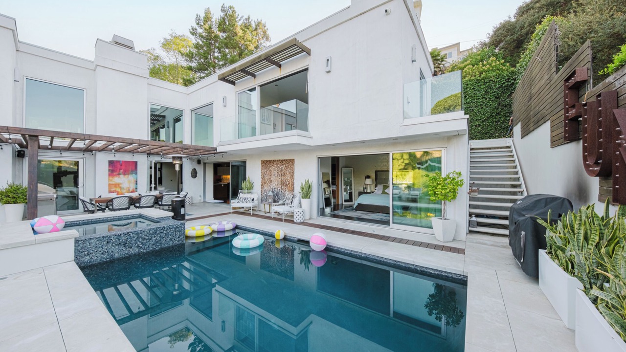 Photo of Outdoor in Hollywood Hills West