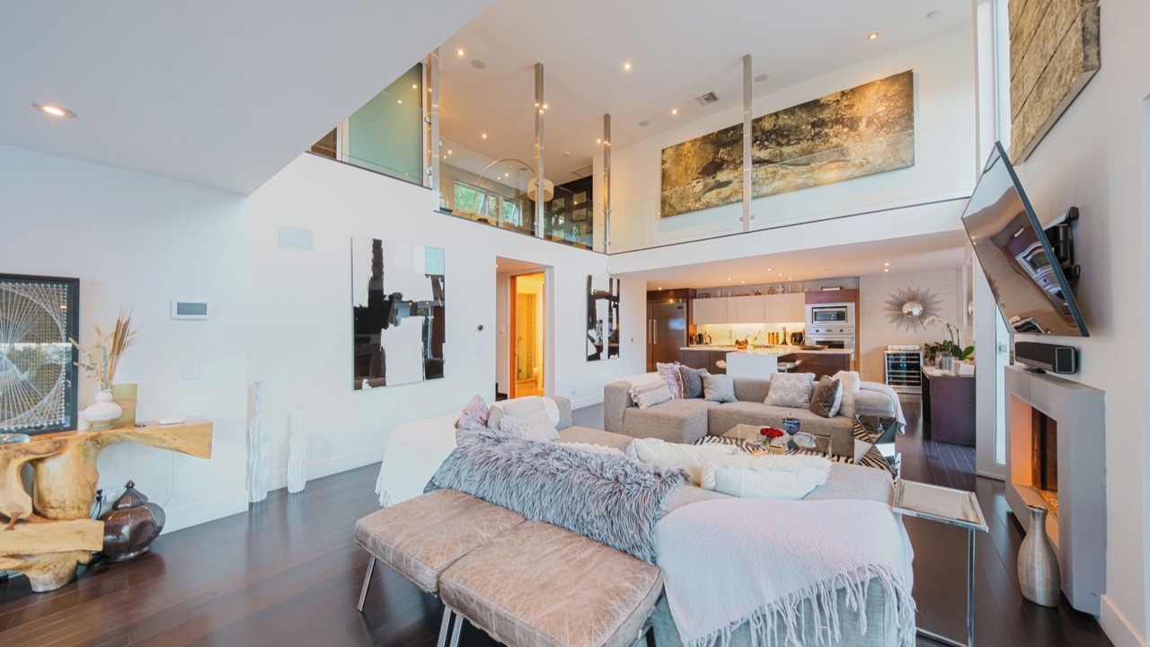 Photo of Livingroom in Hollywood Hills West