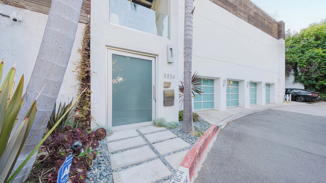Photo of Outdoor in Hollywood Hills West