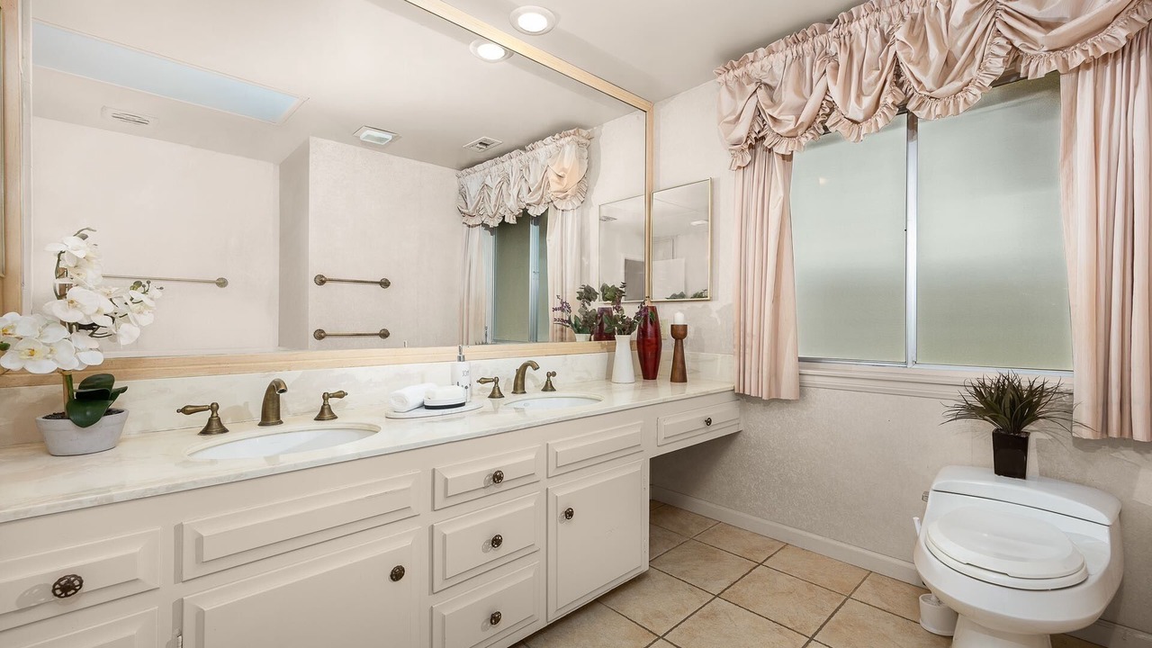 Photo of Bathroom in East Pasadena