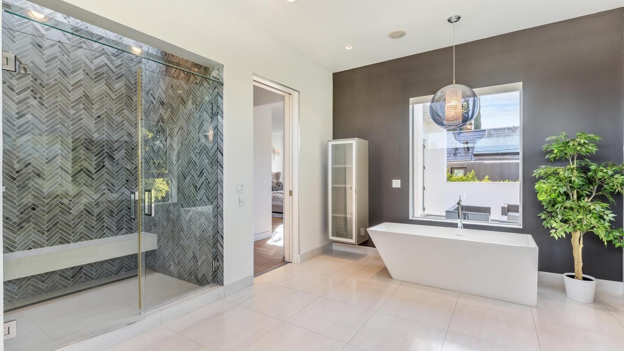 Photo of Bathroom in La Brea