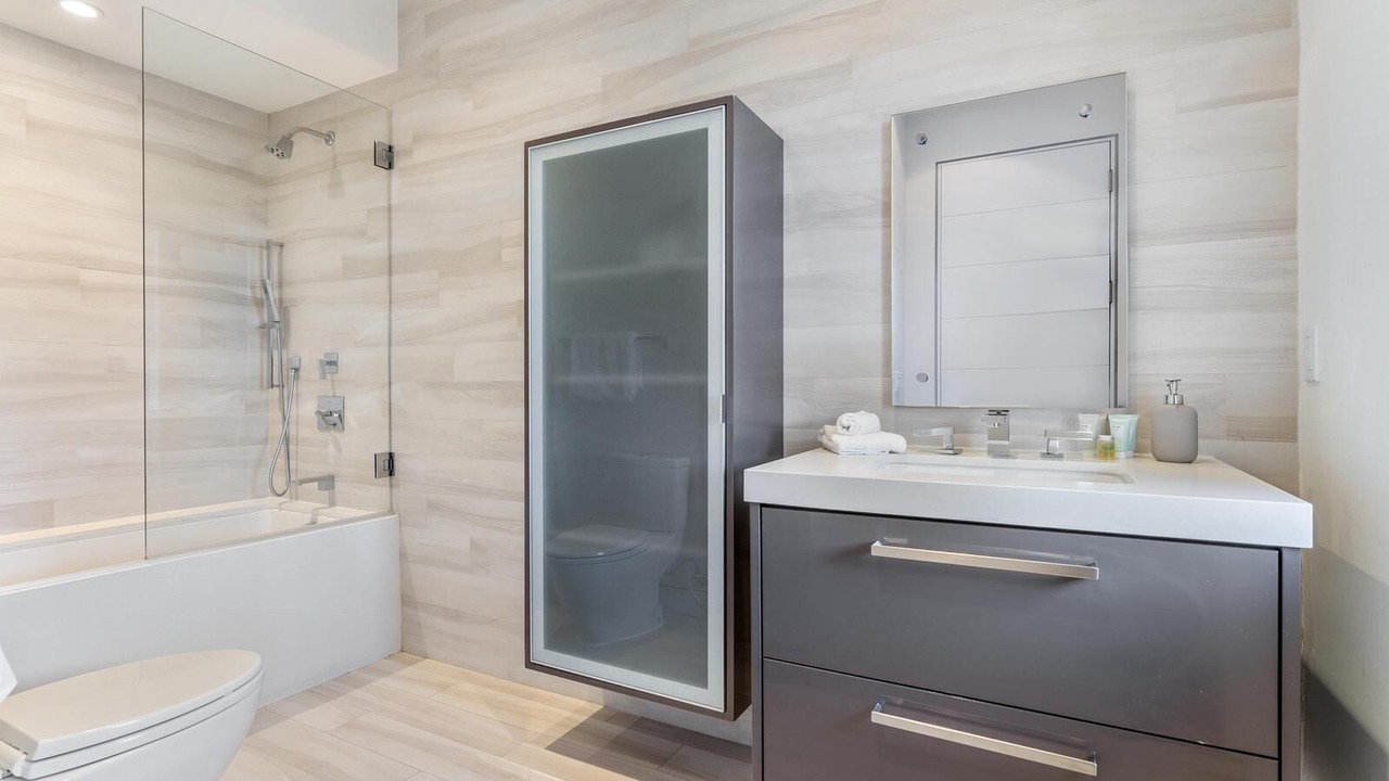 Photo of Bathroom in La Brea