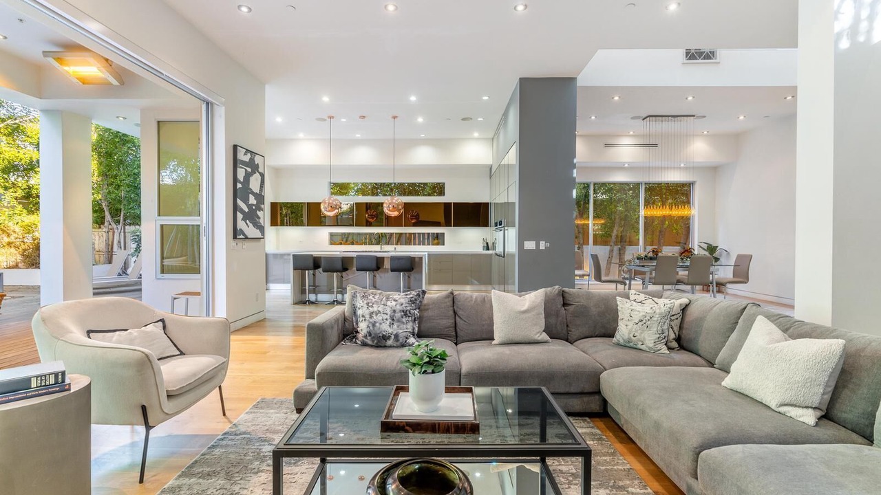 Photo of Livingroom in La Brea
