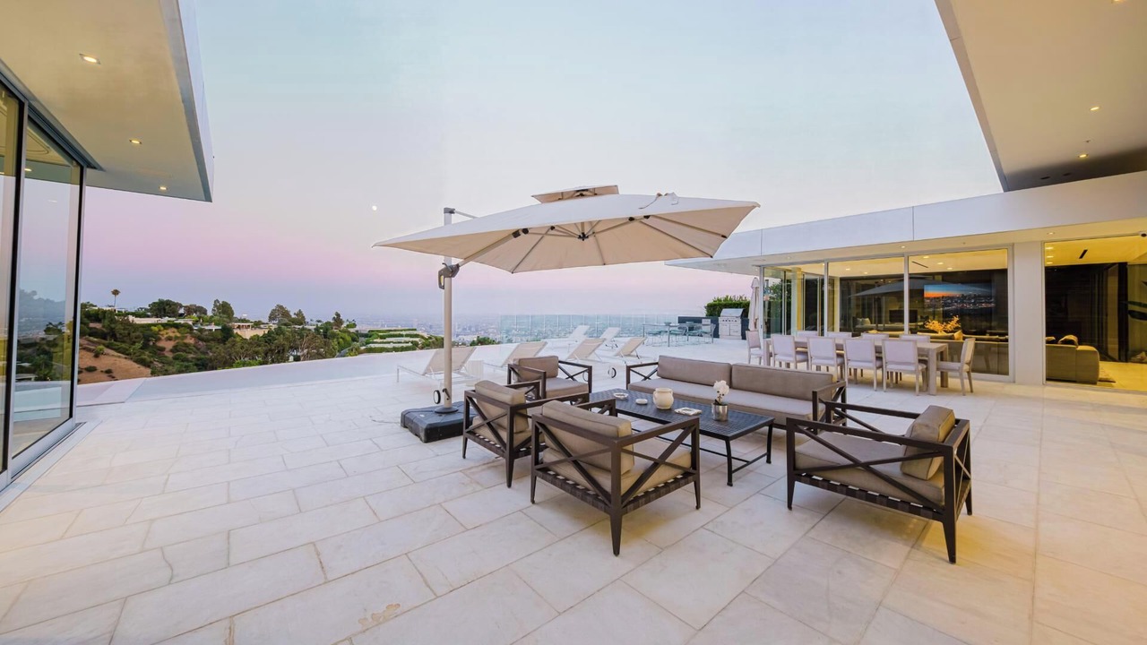 Photo of Outdoor in Trousdale Estates