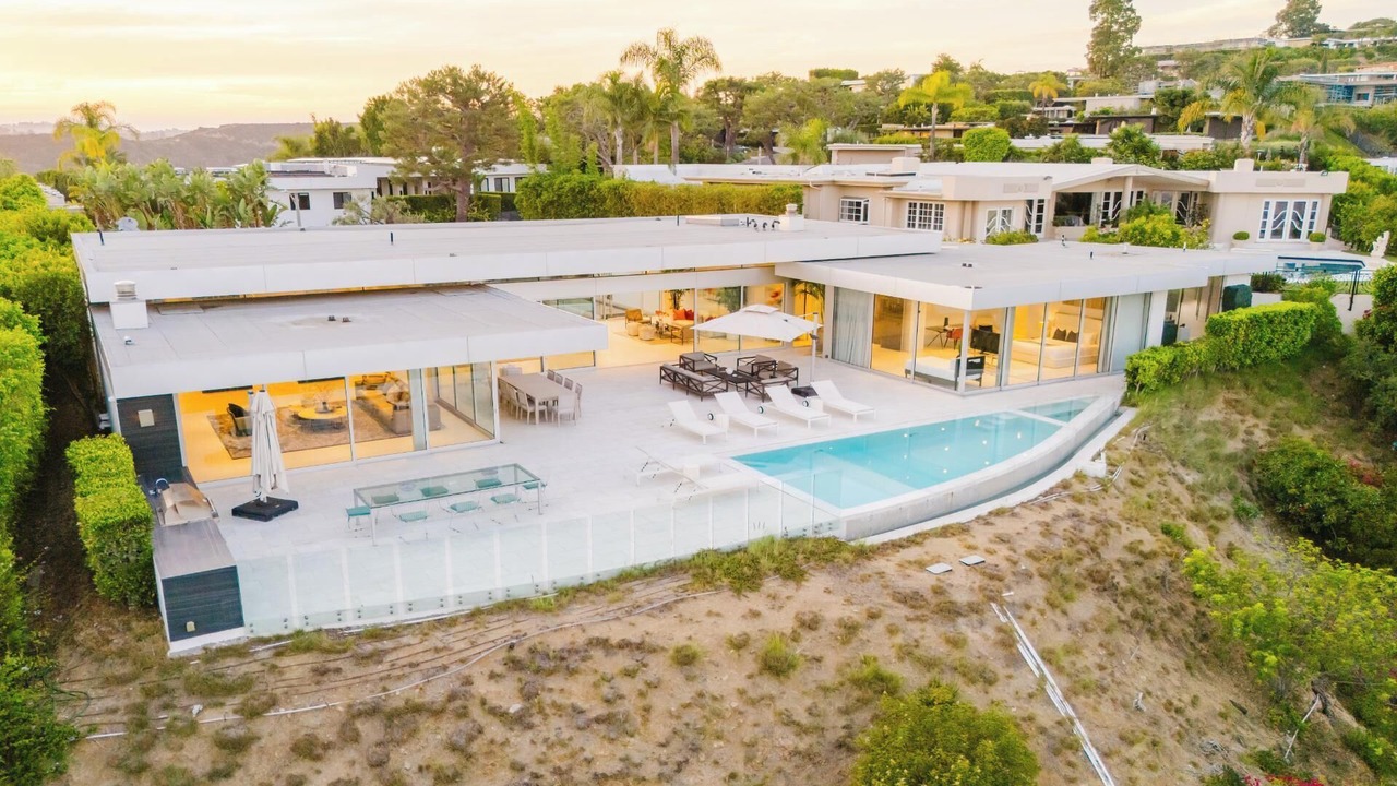 Photo of Outdoor in Trousdale Estates