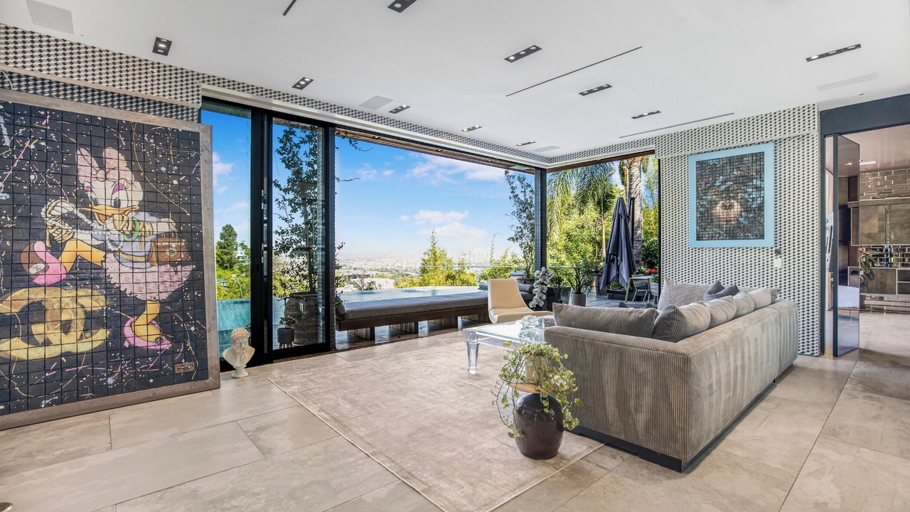 Photo of Livingroom in Hollywood Hills West